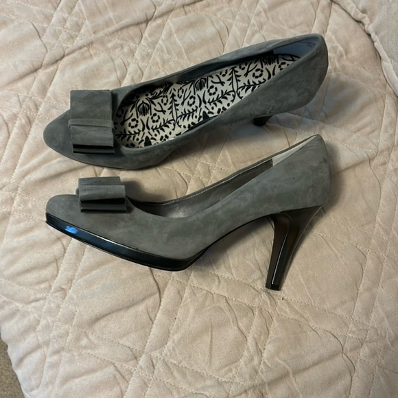 Grey suede Anne Klein heels. Slightly worn. - Picture 3 of 3